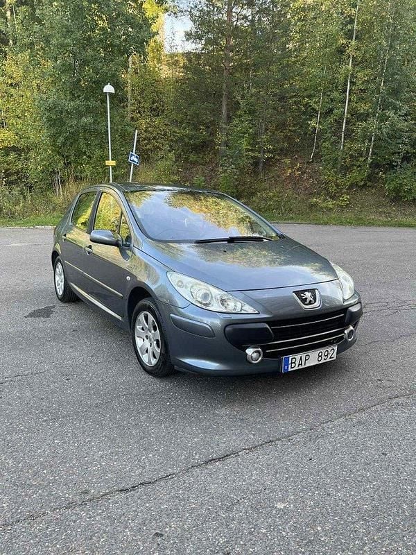 Grå Begagnad 2007 Peugeot 307 Halvkombi | 19 990 kr (Marknadspris) - Bild 1/4