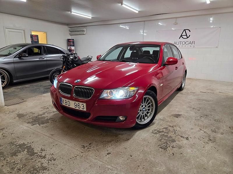 Begagnad BMW 320 Comfort Edition 177 HK (130 kW) 2009 Röd Sedan