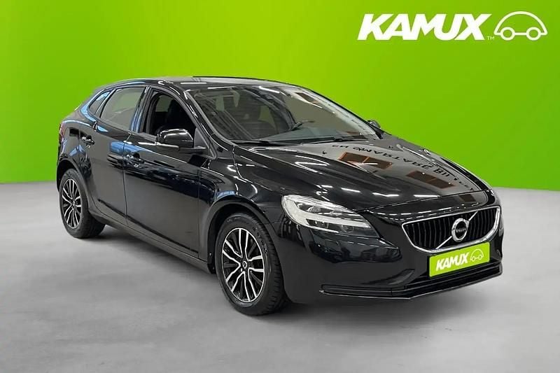 Svart Begagnad 2017 Volvo V40 Momentum Halvkombi | 134 900 kr (Marknadspris) - Bild 1/4