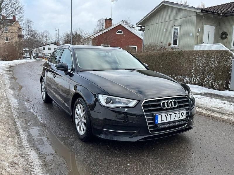 Begagnad Audi A3 Attraction 110 HK (80 kW) 2016 Svartmetalic
