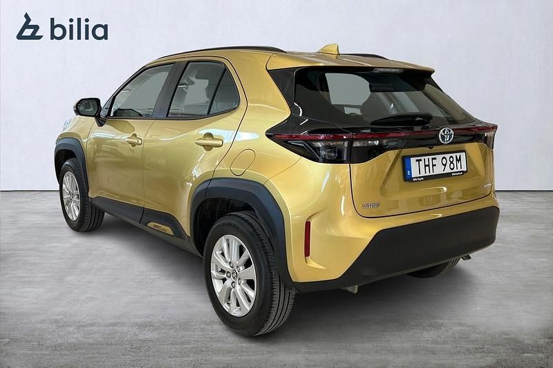 Begagnad Toyota Yaris Hybrid Active 117 HK (86 kW) 2023 Gul