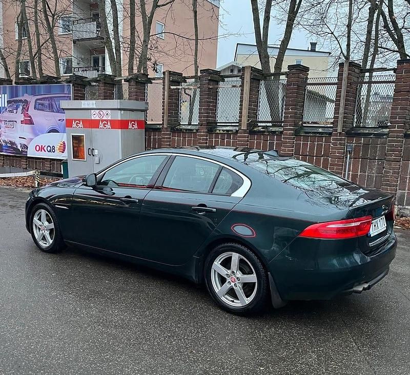 Begagnad 2016 Jaguar XE Sedan | 140 000 kr (Marknadspris) - Bild 1/4