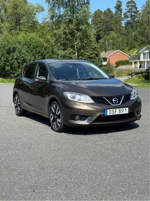 Brun Begagnad 2015 Nissan Pulsar Halvkombi | 69 000 kr (Bra pris) - Bild 1/4