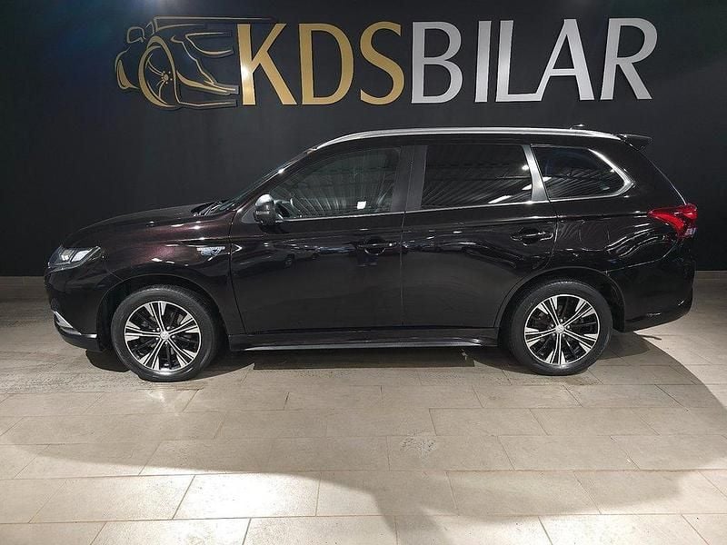 Svart Begagnad 2019 Mitsubishi Outlander P-HEV SUV | 179 900 kr (Marknadspris) - Bild 1/4