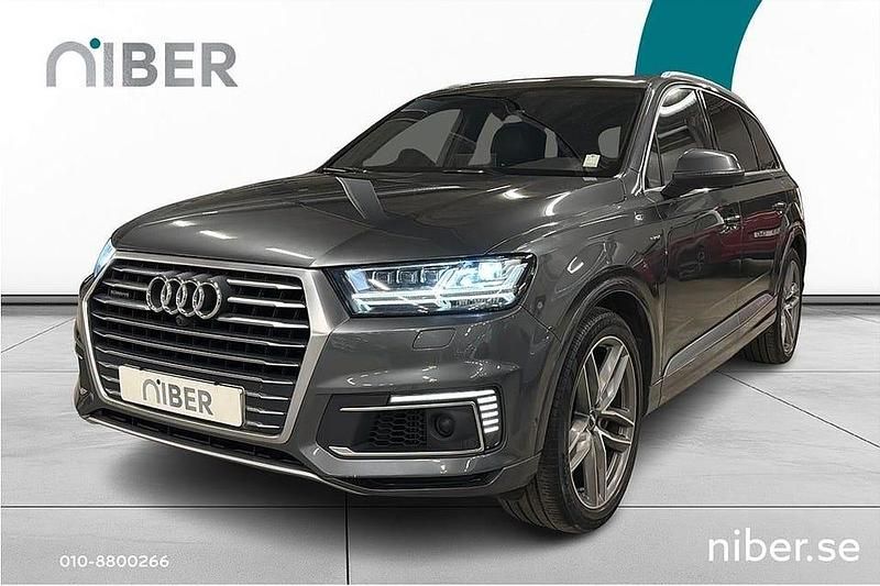 Grå Begagnad 2017 Audi Q7 S-Line SUV | 379 900 kr (Marknadspris) - Bild 1/4