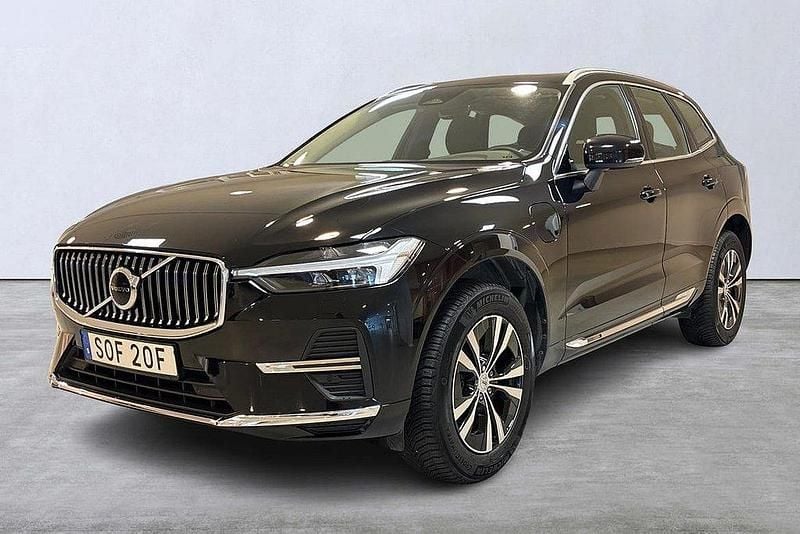 Svart Begagnad 2022 Volvo XC60 Core SUV | 449 900 kr (Marknadspris) - Bild 1/4