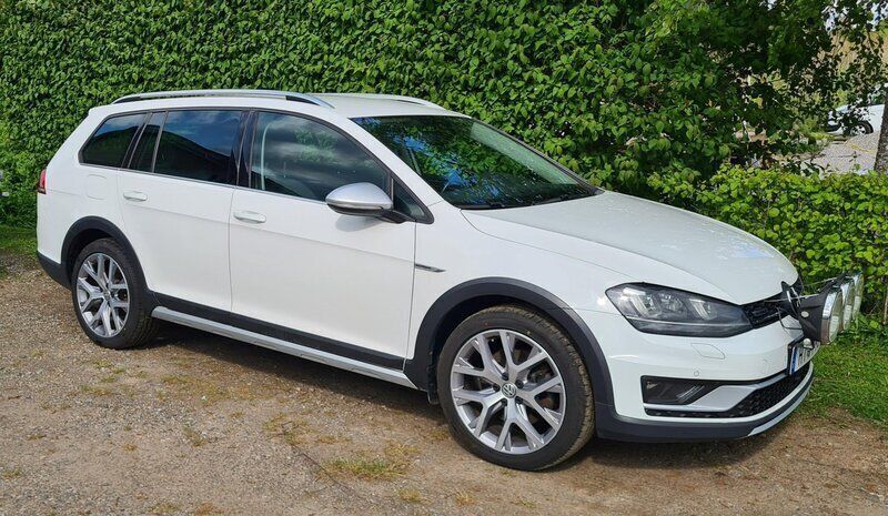 Vit Begagnad 2016 VW Golf Alltrack Kombi | 150 000 kr (Bra pris) - Bild 1/4