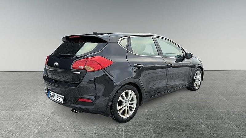 Begagnad Kia Ceed 112 HK (82 kW) 2013 Svart Halvkombi