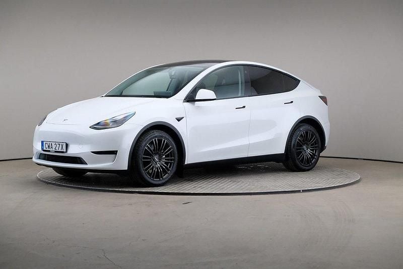Vit Begagnad 2023 Tesla Model Y Long Range SUV | 419 000 kr - Bild 1/4