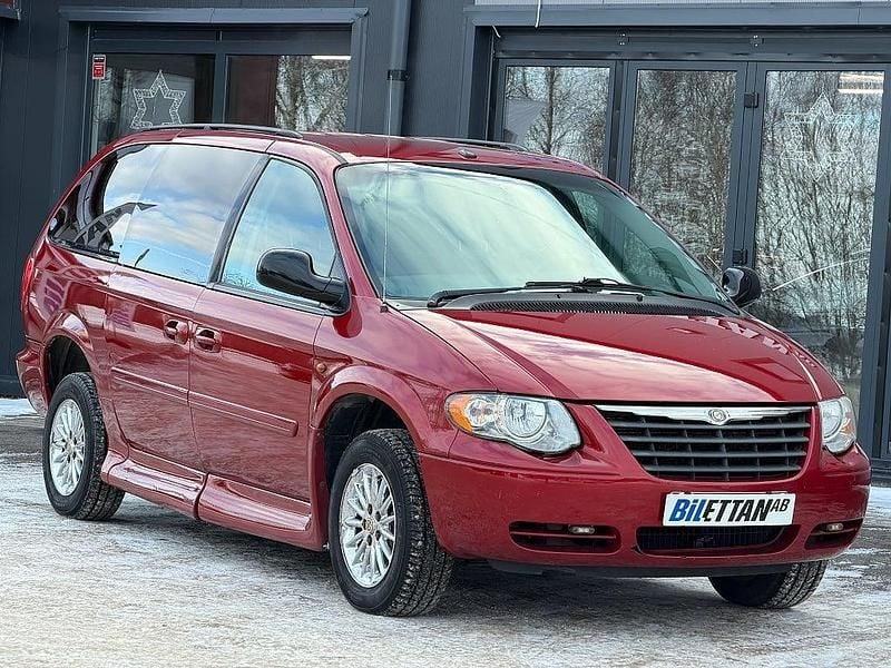 Begagnad Chrysler Town & Country 182 HK (133 kW) 2006 Röd Minibuss
