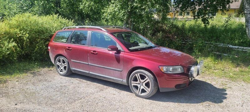 Röd Begagnad 2005 Volvo V50 Kombi | 13 000 kr (Bra pris) - Bild 1/2