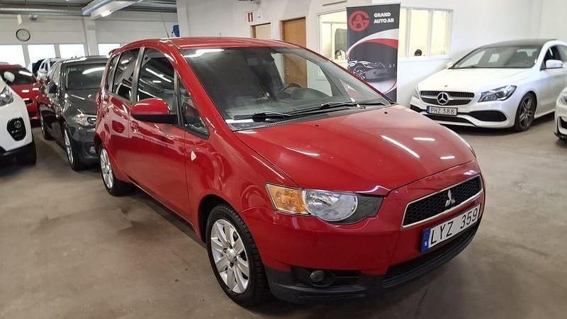 Begagnad Mitsubishi Colt 95 HK (69 kW) 2012 Röd Halvkombi