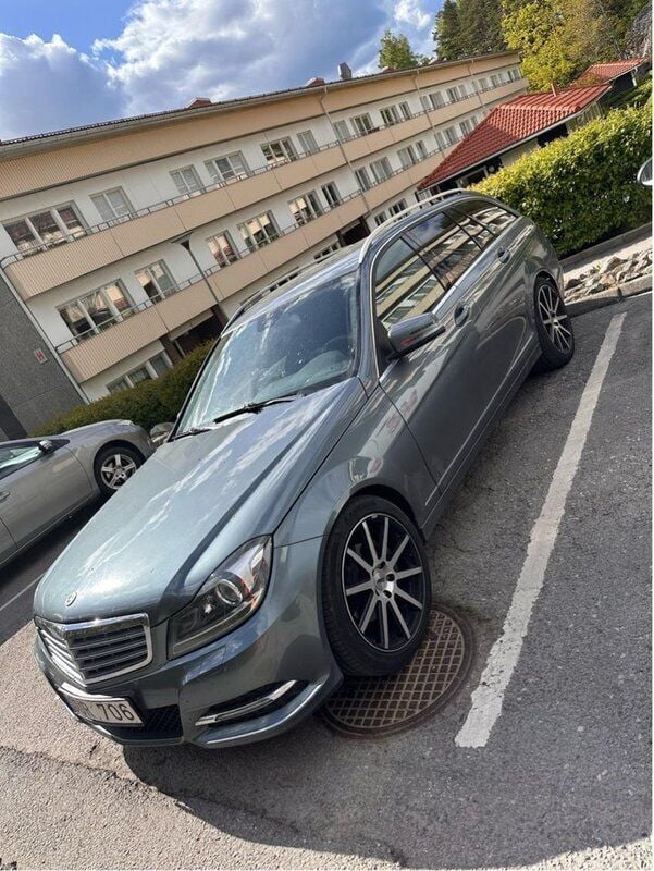 Grå Begagnad 2012 Mercedes C250 Kombi | 95 000 kr (Bra pris) - Bild 1/4