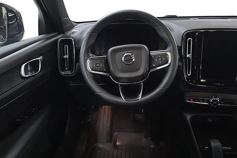 Begagnad Volvo XC40 Core 185 kW (252 HK) 2022 Svart SUV