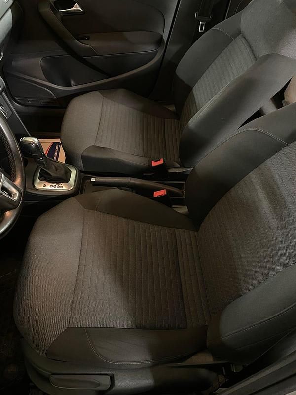 Begagnad VW Polo 90 HK (66 kW) 2011 Silver metallic Halvkombi