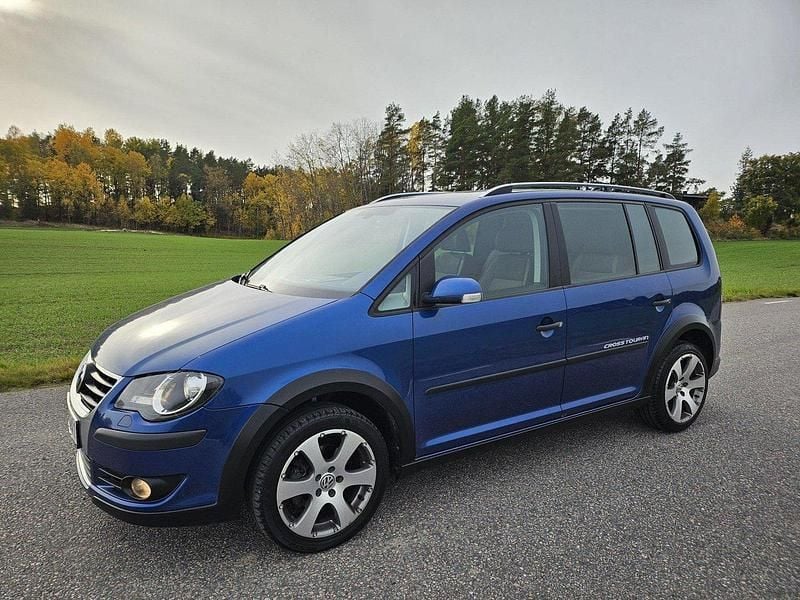 Blå Begagnad 2010 VW Touran Cross Minibuss | 48 000 kr (Superpris) - Bild 1/4
