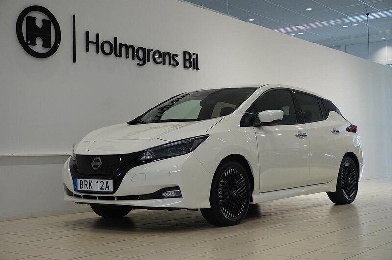 Vit Begagnad 2023 Nissan Leaf N-Connecta Halvkombi | 208 800 kr (Marknadspris) - Bild 1/4