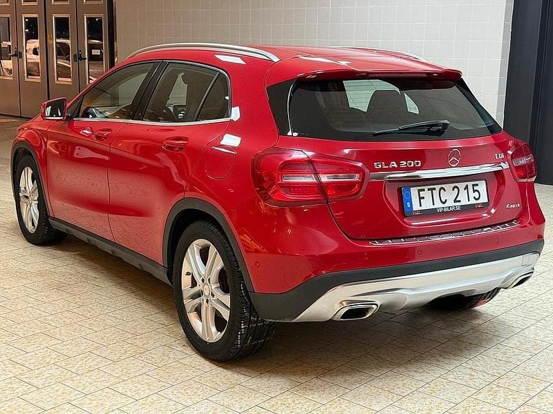 Begagnad Mercedes GLA200 136 HK (100 kW) 2015 Röd SUV