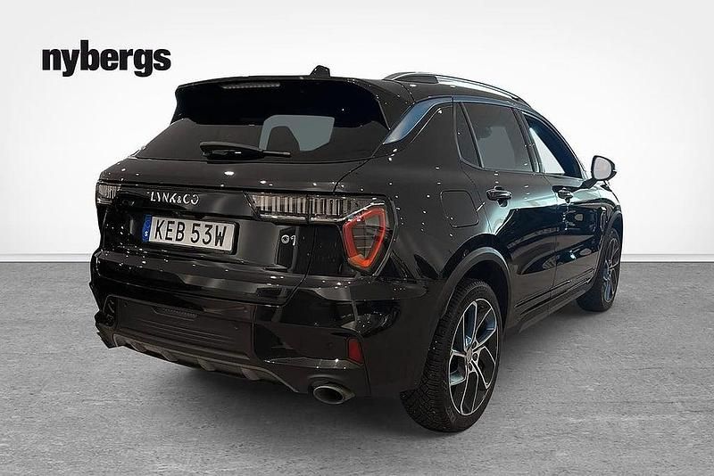Begagnad Lynk & Co 01 264 HK (194 kW) 2023 Svart SUV