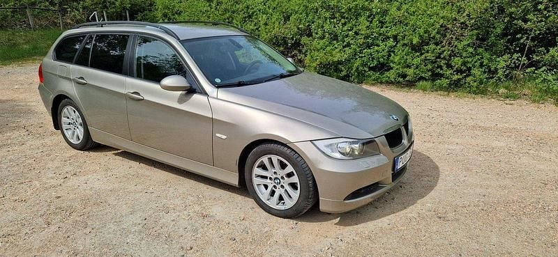 Brun Begagnad 2008 BMW 320 Kombi | 44 000 kr (Marknadspris) - Bild 1/4