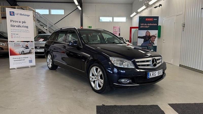 Mörkblå (blå) Begagnad 2010 Mercedes C220 Avantgarde Kombi | 124 900 kr (Dyr) - Bild 1/4