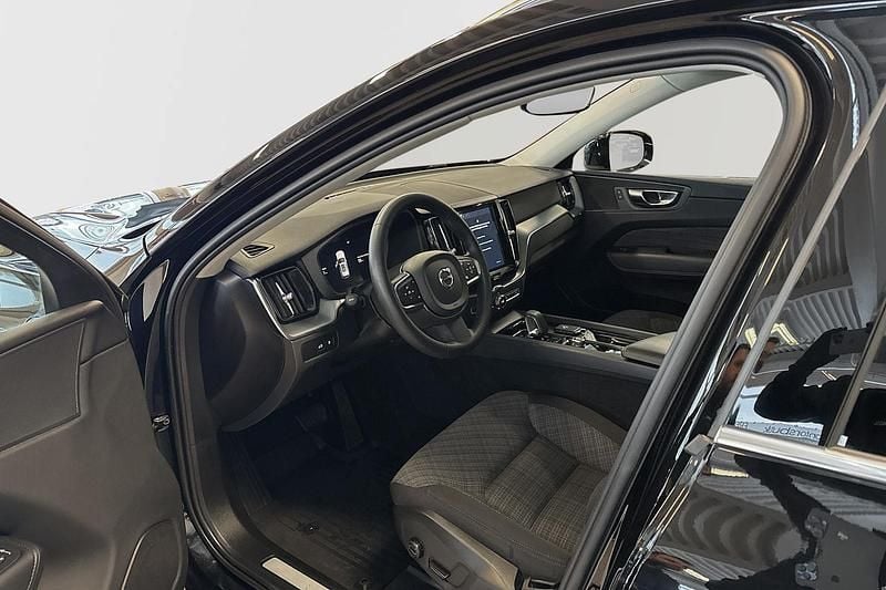 Begagnad Volvo XC60 Core 355 HK (261 kW) 2023 Svart SUV