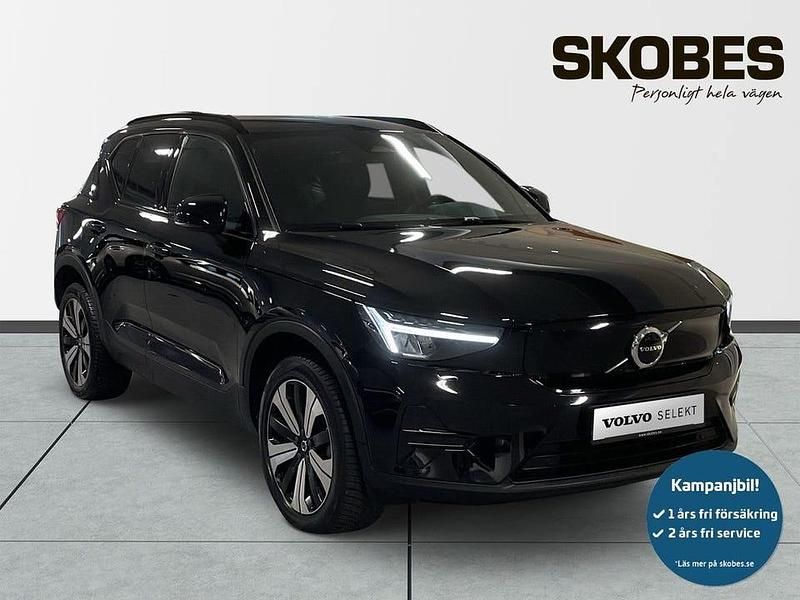 Svart Begagnad 2023 Volvo XC40 Core SUV | 319 400 kr (Marknadspris) - Bild 1/3