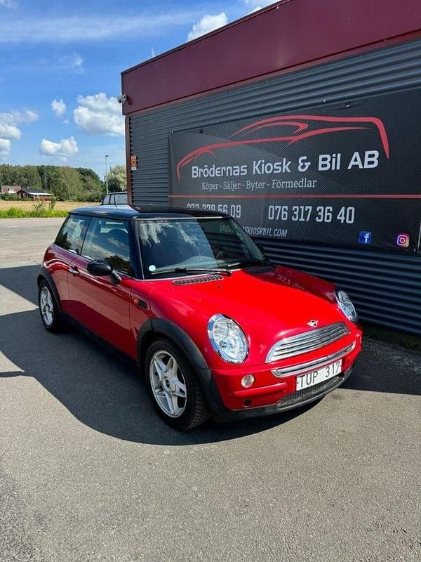 Röd Begagnad 2002 Mini Cooper Halvkombi | 29 999 kr (Marknadspris) - Bild 1/4