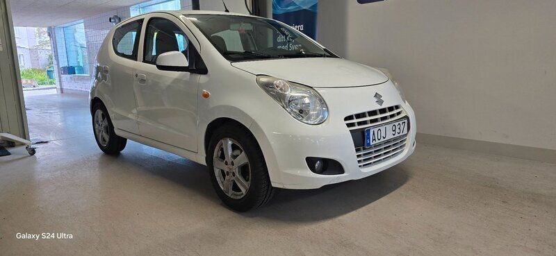 Vit Begagnad 2010 Suzuki Alto Halvkombi | 24 900 kr (Marknadspris) - Bild 1/4