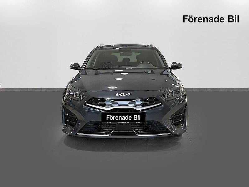 Begagnad Kia Ceed Sportswagon 141 HK (103 kW) 2022 Penta metal Kombi