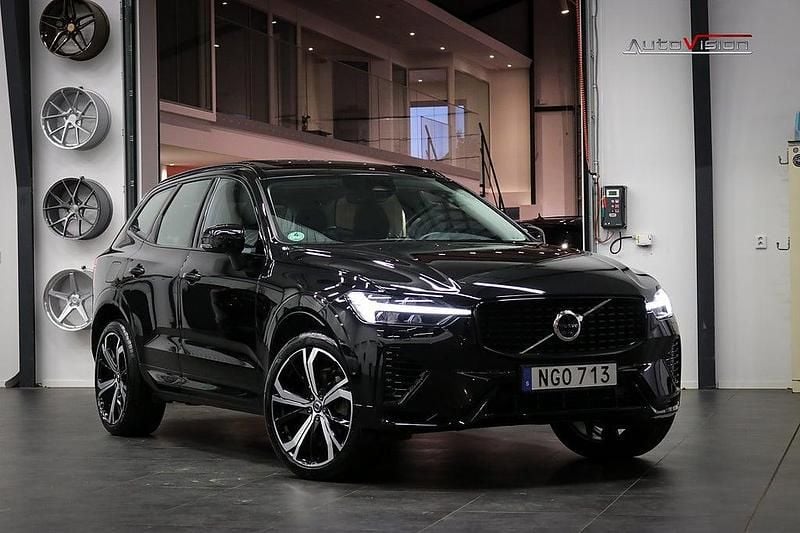 Svart Begagnad 2022 Volvo XC60 R-Design SUV | 479 900 kr (Dyr) - Bild 1/4
