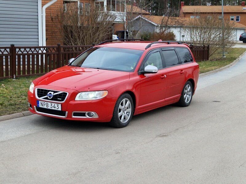 Röd Begagnad 2011 Volvo V70 R-Design Kombi | 64 900 kr (Marknadspris) - Bild 1/4