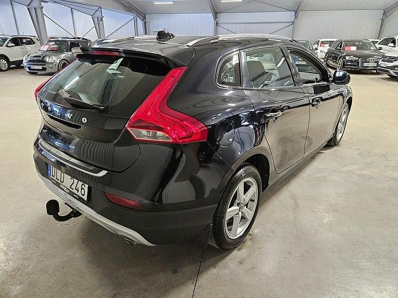 Begagnad Volvo V40 Summum 150 HK (110 kW) 2013 Svart Halvkombi