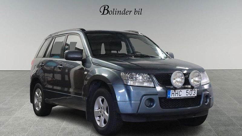Mörkgrå Begagnad 2007 Suzuki Grand Vitara SUV | 44 900 kr (Marknadspris) - Bild 1/4