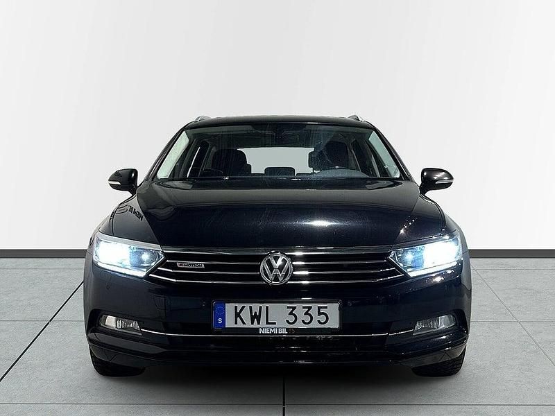 Begagnad VW Passat 150 HK (110 kW) 2017 Svart metallic Kombi