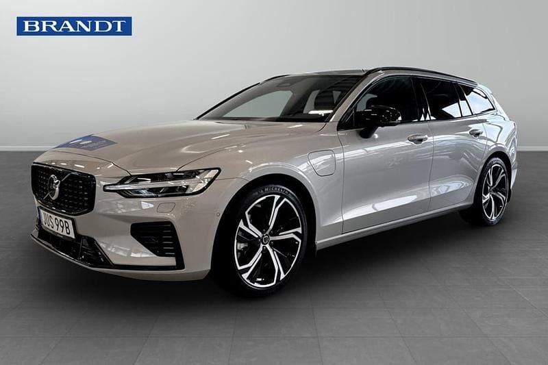 Silver Begagnad 2025 Volvo V60 Plus Kombi | 489 900 kr (Marknadspris) - Bild 1/3
