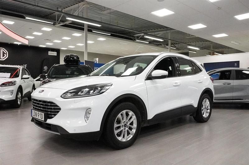 Begagnad Ford Kuga Titanium 151 HK (111 kW) 2022 Vit SUV