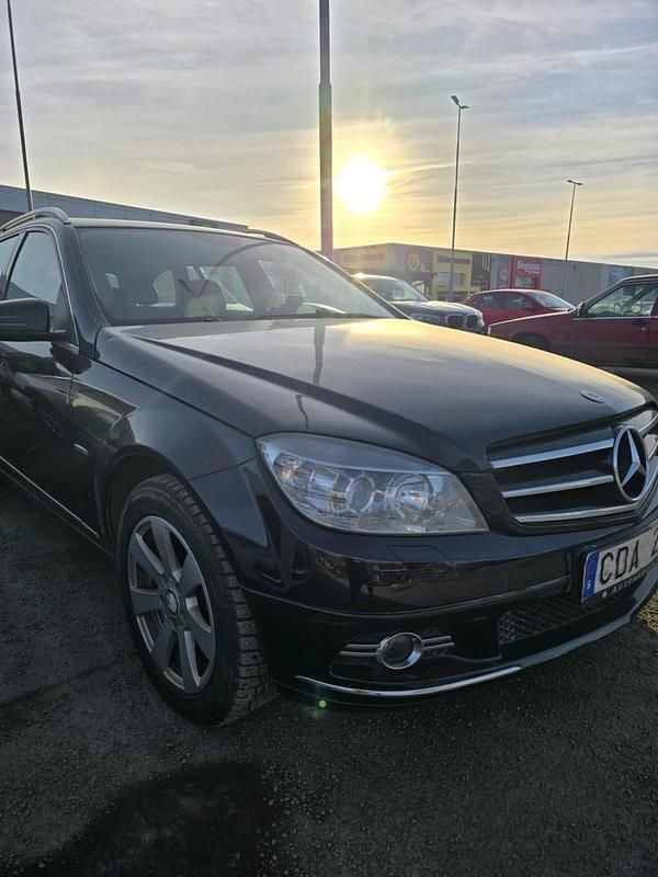 Begagnad Mercedes C180 156 HK (114 kW) 2011