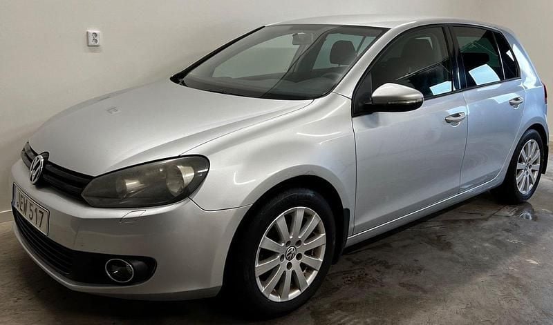 Silver Begagnad 2012 VW Golf VII Halvkombi | 59 900 kr (Superpris) - Bild 1/4
