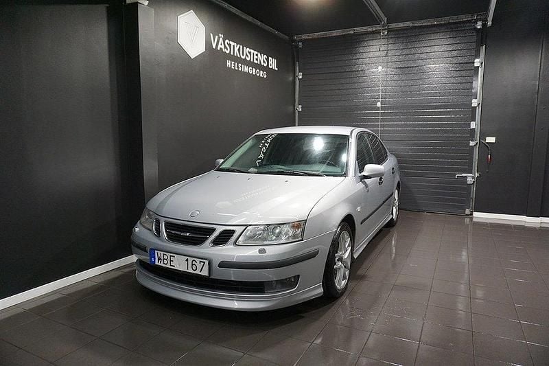 Ljusgrå Begagnad 2004 Saab 9-3 Aero Sedan | 47 900 kr (Marknadspris) - Bild 1/4