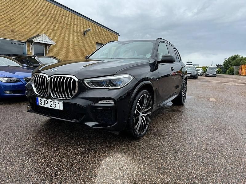 Svart Begagnad 2018 BMW X5 M Sport SUV | 669 500 kr (Dyr) - Bild 1/4