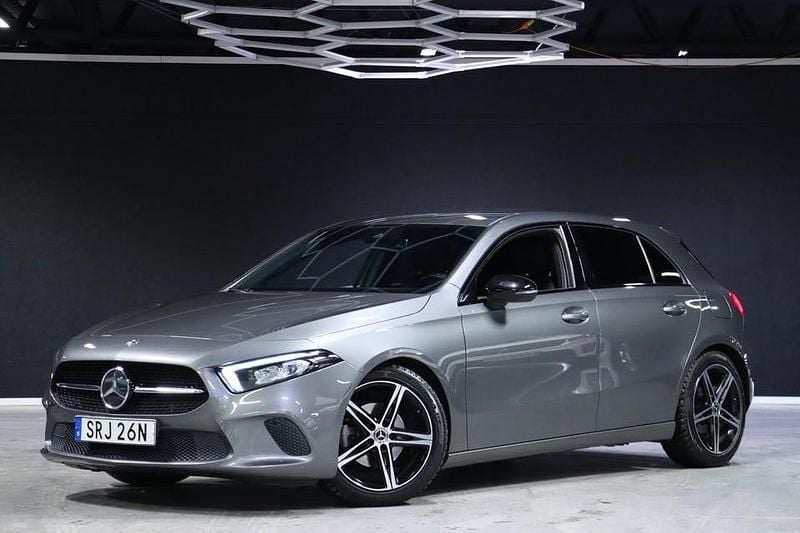 Grå Begagnad 2020 Mercedes A180 AMG | 209 900 kr (Bra pris) - Bild 1/4