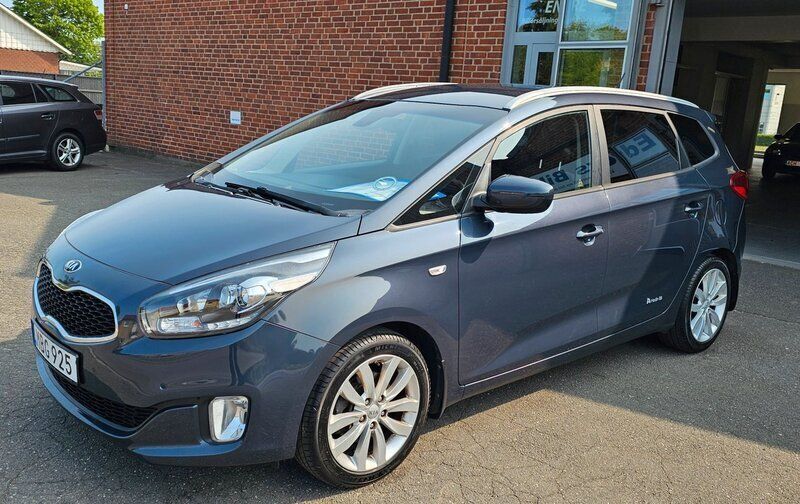 Blå Begagnad 2015 Kia Carens Minibuss | 119 900 kr (Marknadspris) - Bild 1/4