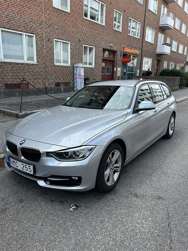 Begagnad 2013 BMW 320 Performance Kombi | 129 500 kr (Bra pris) - Bild 1/4