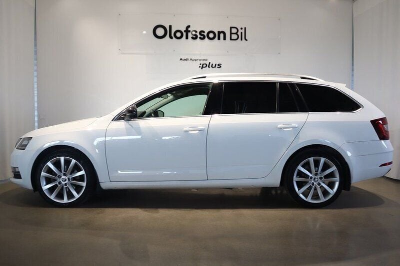 Vit Begagnad 2018 Skoda Octavia Kombi | 169 000 kr (Bra pris) - Bild 1/3