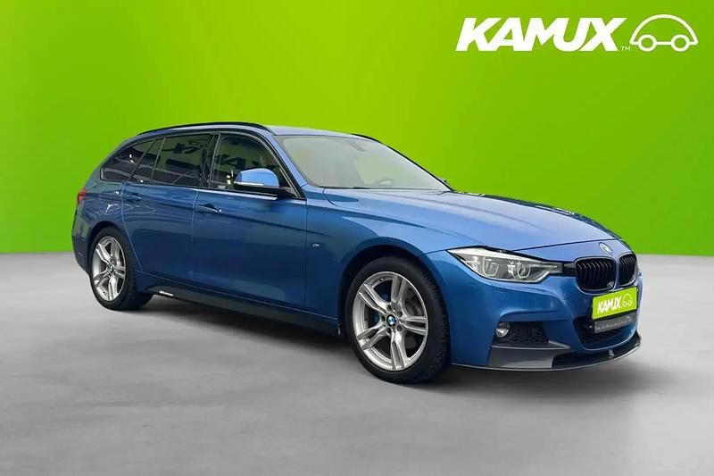 Blå Begagnad 2019 BMW 320 M Sport Kombi | 239 700 kr (Marknadspris) - Bild 1/4