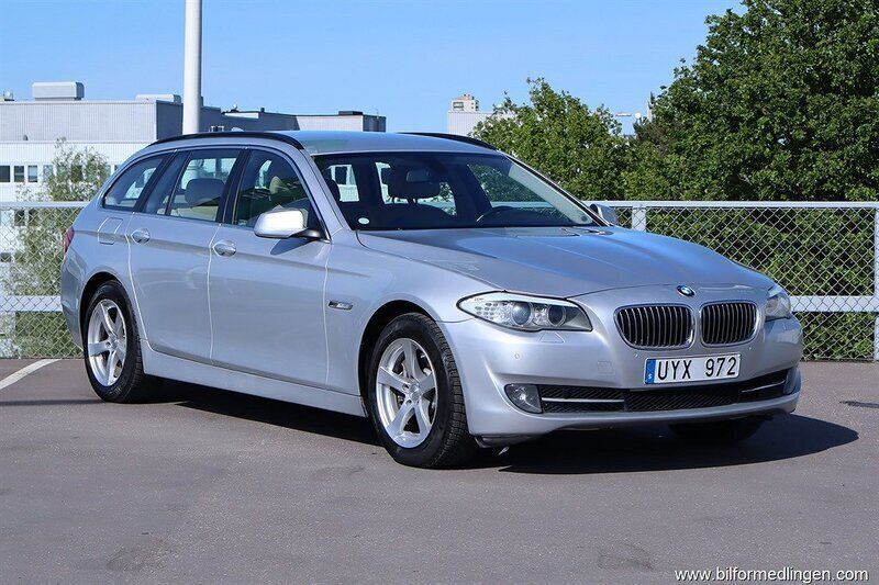 Ljusgrå (lgrå) Begagnad 2013 BMW 525 Kombi | 128 000 kr (Marknadspris) - Bild 1/4