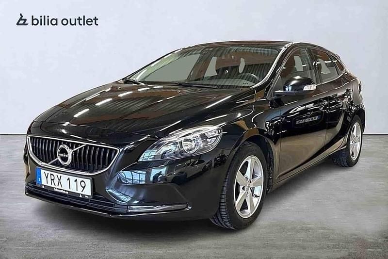 Begagnad Volvo V40 2018 Svart Halvkombi