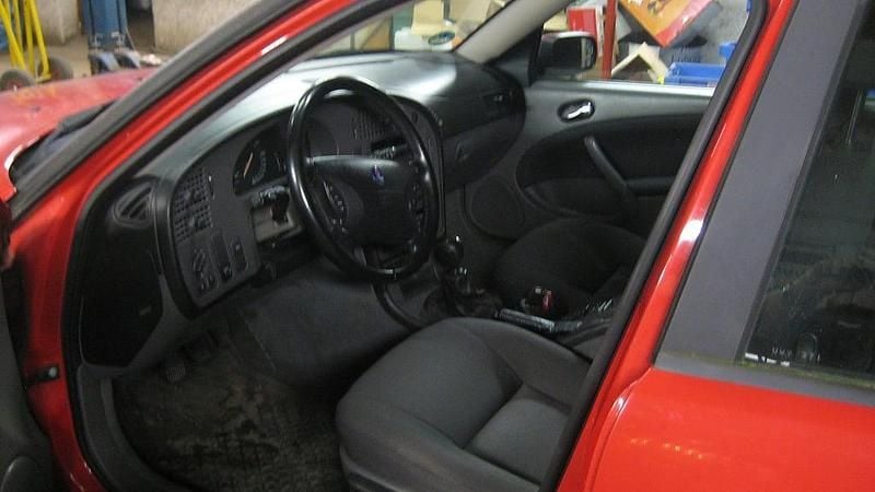 Begagnad Saab 9-5 Linear 150 HK (110 kW) 2004 Röd Kombi