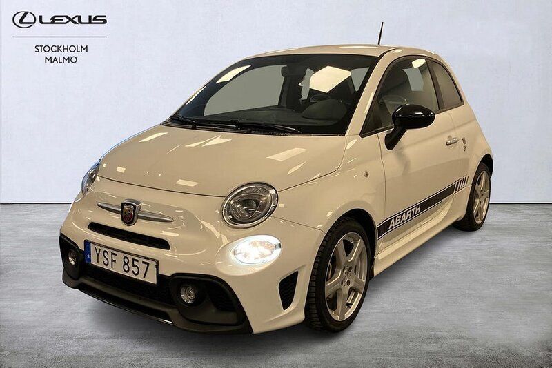Vit Begagnad 2017 Abarth 595 Halvkombi | 124 000 kr (Marknadspris) - Bild 1/4
